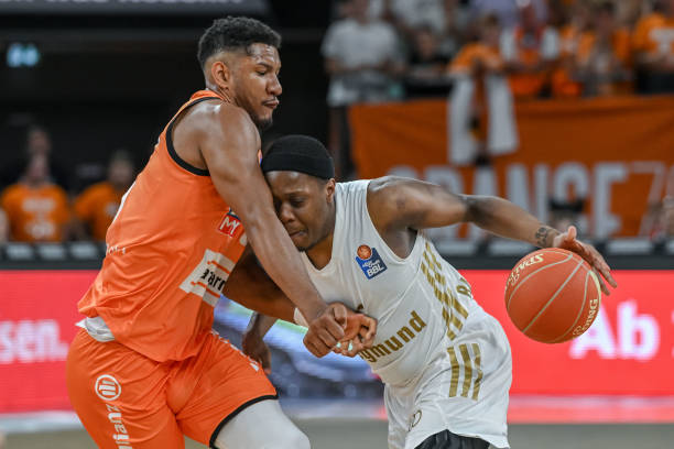 占据主动 占据主动