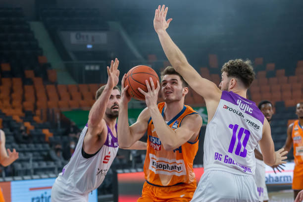 于他总是充 于他总是充